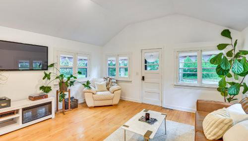 Walk to Kelsey Lake Cassopolis Home with Yard! - Foto 3