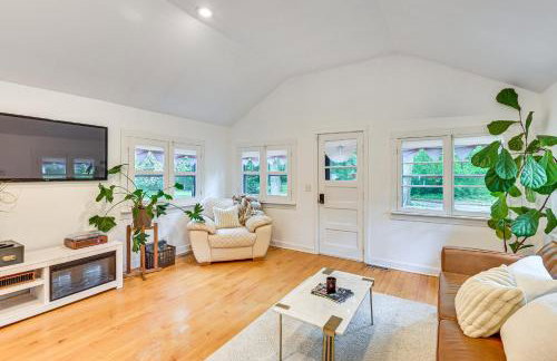 Walk to Kelsey Lake Cassopolis Home with Yard! - Foto 3