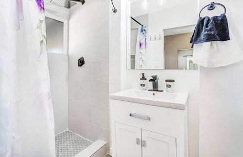 Fully Remodeled, Landscaped, King Beds, Desk Space - Foto 10