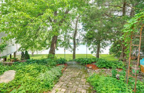 Hot Tub and Fireplace Cozy Home on Howard Lake! - Foto 31