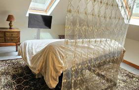 1920s Phoenicia Bungalow with Vintage Furnishings, Sauna, Fireplace, & Fenced Backyard - Foto 20