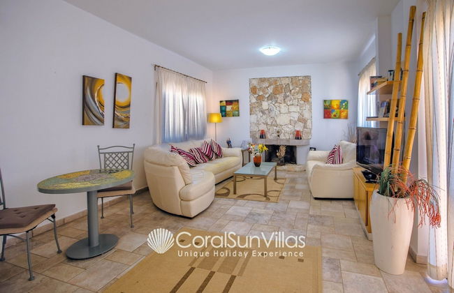 Large Pool & Garden, Billiard, Peaceful Area, Near to the Sea, Coral Bay Paphos - Foto 14