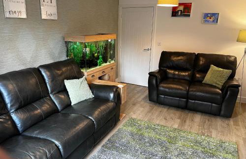 Brackley near Silverstone Grand Prix 3 double bed family home - Photo 4