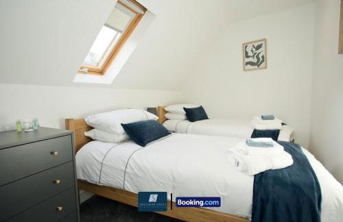 2 Bed House By Southern Stays Short Lets & Serviced Accommodation Bournemouth With Parking - Relocation & Family, 1km From The Beach - Photo 4