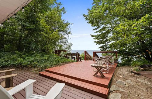 Cottage with Private Lake Access! Short distance to town - Foto 22