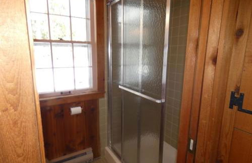 Classic Lake Home on Torch Lake - Foto 29