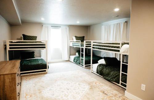 Large & Spacious Home, Sleeps 23+ near SLC - Foto 18