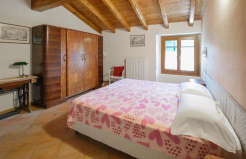 2 Bedroom Amazing Apartment In Loiano - Foto 5