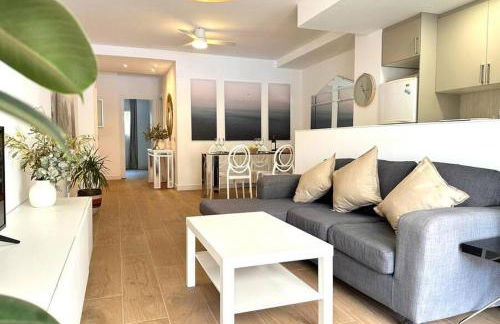 Your Poolside Paradise by the Sea - Foto 20