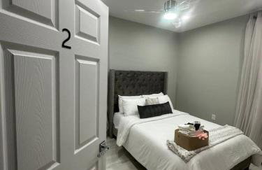 7 Large Bedrooms Art-Inspired Art House - Photo 4