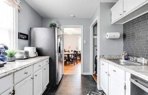 The Cozy Bungalow free parking fully fenced backyard - Foto 26