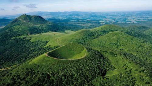 L'Amphithéâtre des Volcans - Vue Puy de Dôme - Foto 3