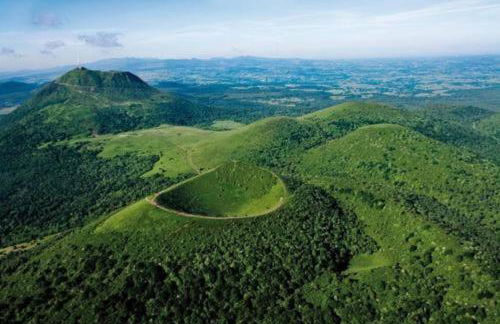L'Amphithéâtre des Volcans - Vue Puy de Dôme - Foto 3