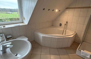 Hotelähnlich ausgestattete Zimmer mit eigenem Bad - Foto 4