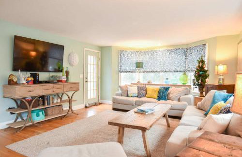 Spacious w Basketball Court & Playground - Foto 7