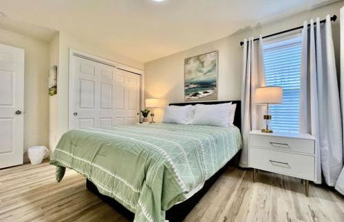 Beautiful NEW Ranch Home with a large deck and games - Foto 29