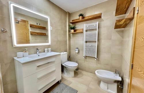 Stunning apartment with a beautiful pool/lake view - Foto 25