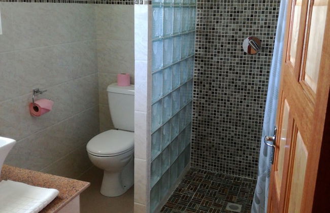 Lucy's guesthouse - Photo 27