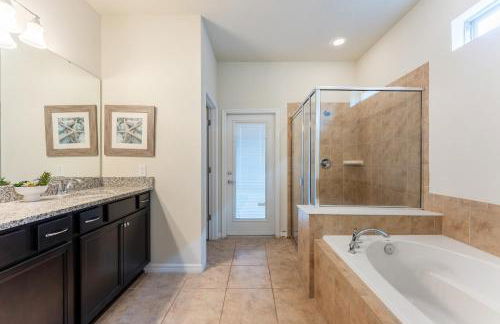 Luxury 8BR Villa with Pool, Spa, Theater & Game Room near Disney - Foto 76