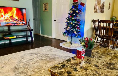 Cozy Cabin with HOTTUB in the GREAT SMOKY MOUNTAINS - Photo 3