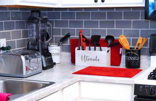 Spacious Pet Friendly Home - Photo 32