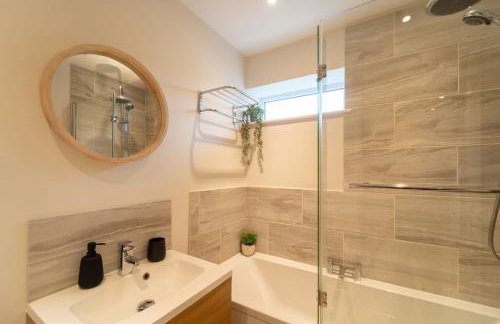 4 Bed House - Cheltenham & Gloucester - Sleeps 8 - Foto 10