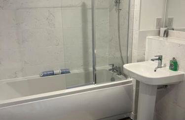 Outstanding 4-Bedroom Town House By Valore Property Services - Foto 19