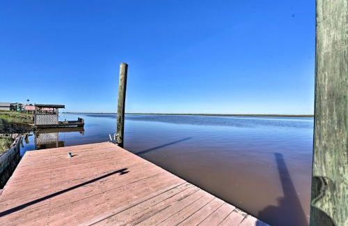 Oceanfront Sargent Beach Home with Dock! - Foto 29