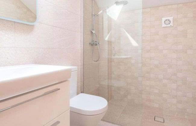 Remarkable Large 1-bed Apartment Nr Penzance - Photo 8