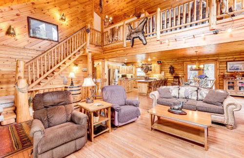 Spacious Log Home with 13 Acres, Ponds and Fire Pit! - Foto 4