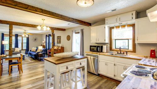 Lake Guntersville Hideaway! Home on Over 2 Acres - Foto 2