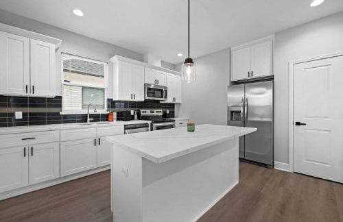 Sleeps 7 Newly Built 10 min from All major attractions - Foto 6