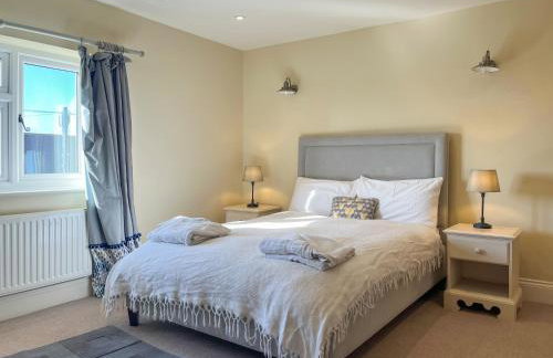 St Anthonys - Photo 10