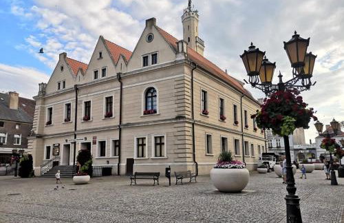 Przy ratuszu - Foto 9