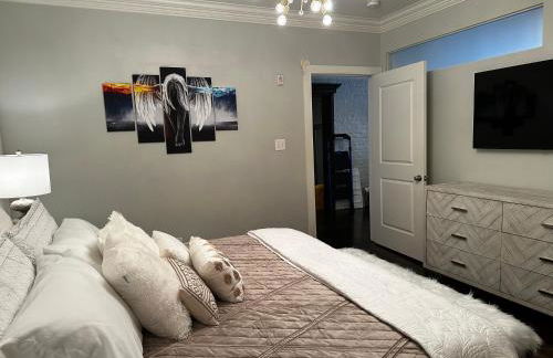 Best Location, Walk Anywhere - Photo 2