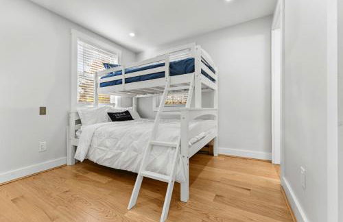 Family Getaway Walkable to Town - Foto 5