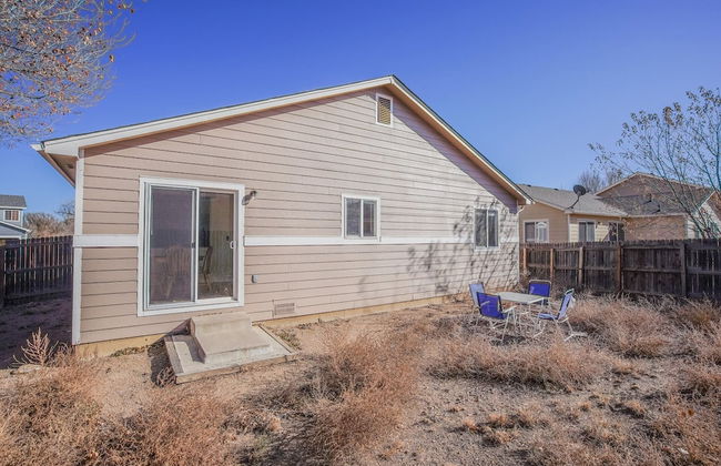 South Side COS & Ft. Carson Value Stay! Dogs OK! - Foto 20