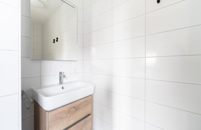 Luxurious Holiday Home With Parking - Photo 25