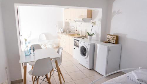 Dimitra's cosy studio in old town with backyard - Foto 3