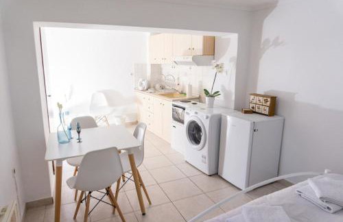 Dimitra's cosy studio in old town with backyard - Foto 3