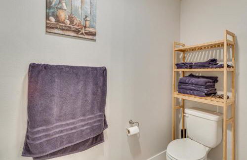 Columbia River Views Spacious Hammond Getaway! - Photo 22