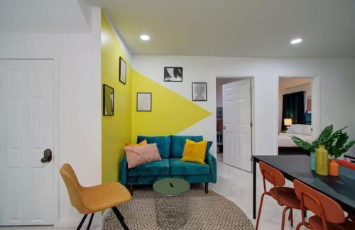 Heart of Houston - 8-BD 4-BA with Yard - Photo 12