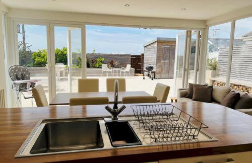 Fabulous Beach Front Holiday Location - Pass the Keys - Photo 1