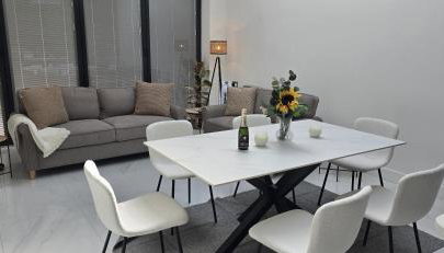 SAV Stays 5 Bedroom Large Family home Birstall, Leicester - Foto 2