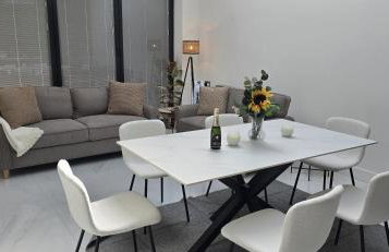 SAV Stays 5 Bedroom Large Family home Birstall, Leicester - Foto 2