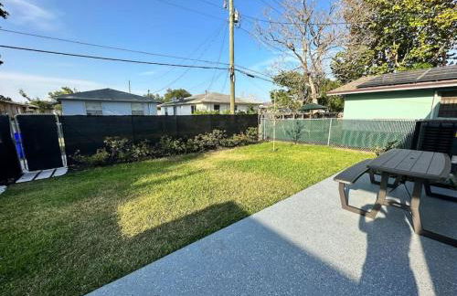 Sunny Delight Home Near Airport - Foto 49