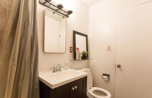 SunHouse 1410sqft BBQ 3xTVs Pets W/D Backyard - Photo 23