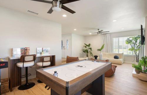 Sunlit Oasis with Heated Pool and Jacuzzi 20 minutes to Disneyland - Foto 8