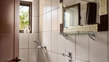 Rosa Sea Front Maisonette - Foto 5, Shower