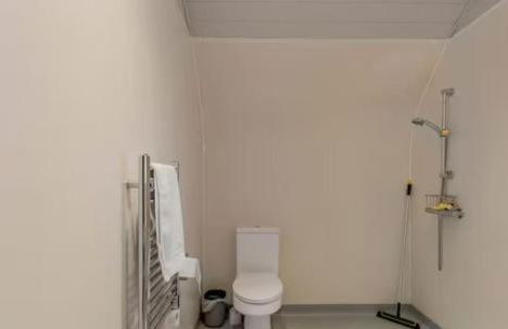 Blackbird Lodge - 2 bed with aircon, hottub, AC, accessible, stunning views - Photo 19